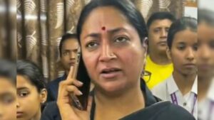 स्कूलों की मनमानी पर गुस्से में CM रेखा गुप्ता