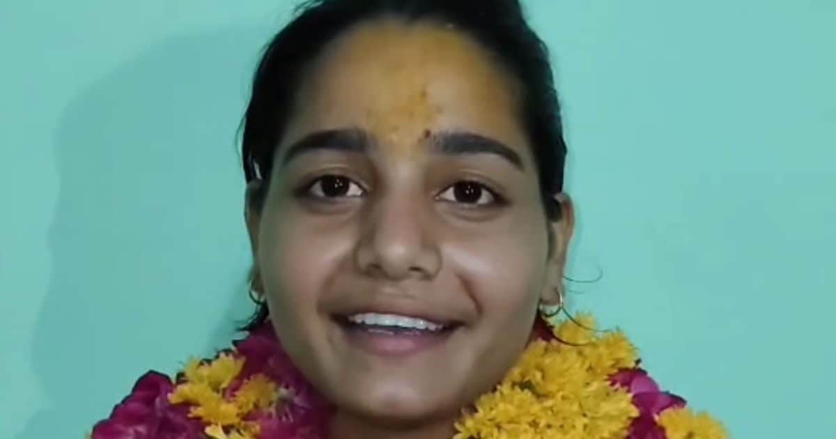 UP के इस गांव से कोई पहली बार बना पुलिस वाला, किसान की बेटी बनी सिपाही