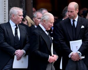 किंग चार्ल्सचा भाऊ प्रिन्स अँड्र्यू यांच्यावर कठोर कारवाई, ‘प्रिन्स’ पदवी, शाही निवासस्थान आणि सर्व विशेषाधिकार परत