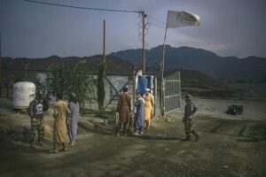 पाकिस्तान आणि अफगाणिस्तानच्या सीमेवर अनेक ठिकाणी गोळीबार केला: