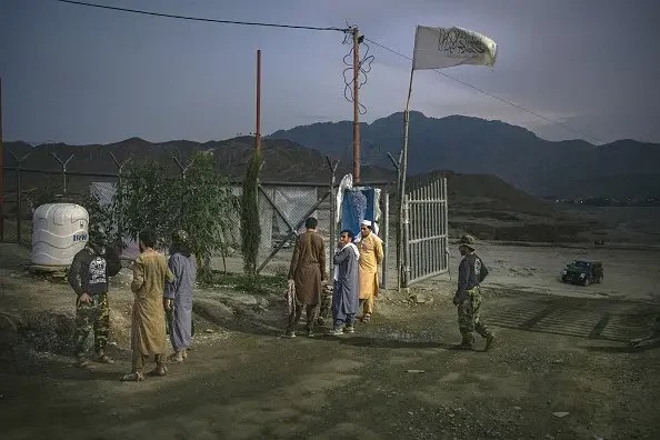 पाकिस्तान आणि अफगाणिस्तानच्या सीमेवर अनेक ठिकाणी गोळीबार केला: