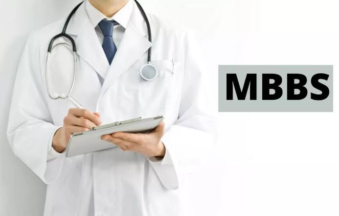 भारताच्या वैद्यकीय शिक्षणात ऐतिहासिक वाढ 1,37,600 MBBS जागांवर पोहोचली: