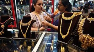 सोन्या-चांदीच्या दरात घसरण सुरूच, खरेदीदारांसाठी आनंदाची बातमी: