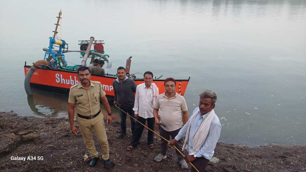 पोलीस आणि महसूल विभागाची संयुक्त कारवाई, अवैध वाळू उपसा करणाऱ्यांवर छापा – लाखो रुपयांची उपकरणे 60 लाखांचे नुकसान