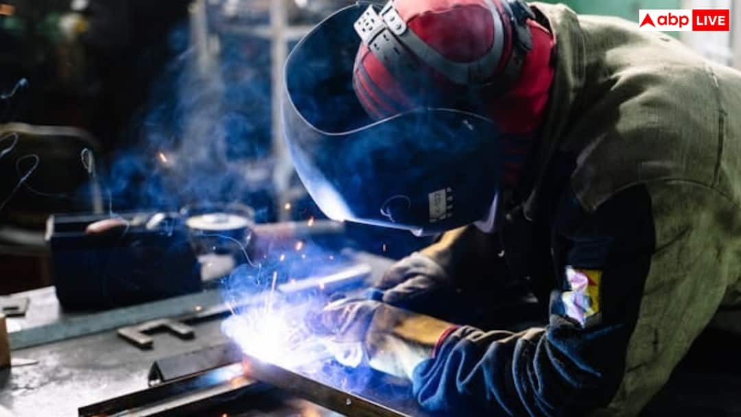 मस्कट में वेल्डर को कितनी मिलती है सैलरी, वहां जॉब करने पर क्या-क्या मिलेंगे फायदे?