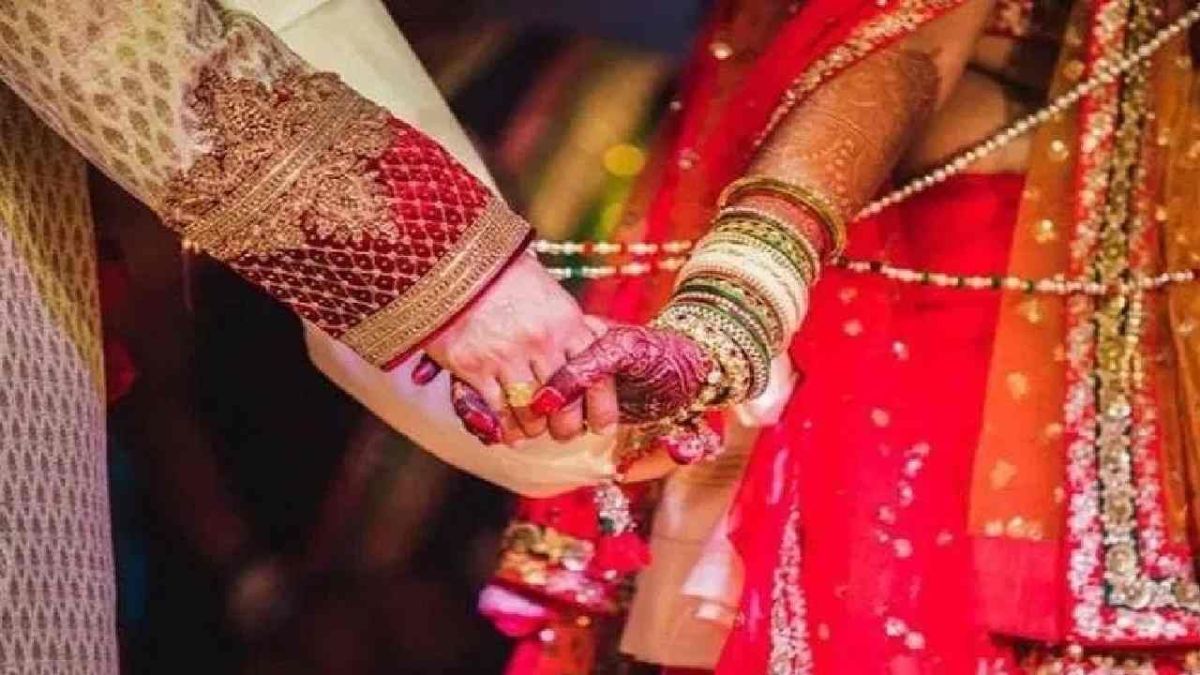 वधूचा अपघात, रुग्णालयात पोहोचताच वराचे लग्न, सर्वत्र अनोख्या लग्नाची चर्चा वधूचा अपघात, रुग्णालयात पोहोचताच वराचे लग्न, सर्वत्र अनोख्या लग्नाची चर्चा