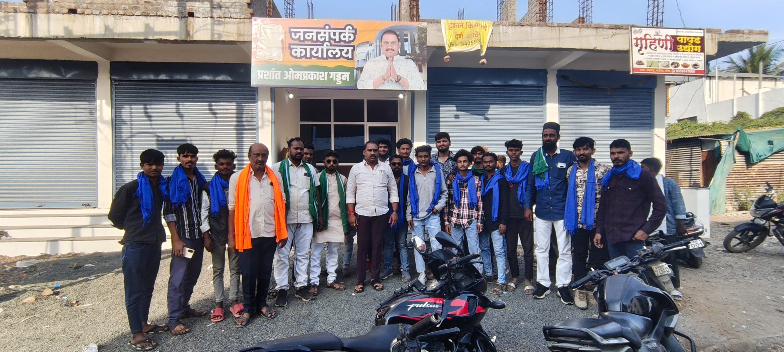 प्रभाग ८ चे इच्छुक उमेदवार प्रशांत गड्डम यांचा जल्लोष; युवकांसोबत आनंदोत्सव, विजयाचे श्रेय अशोकराव चव्हाण, श्रीजया चव्हाण व अमर राजूरकर यांना