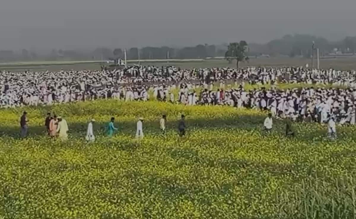 ‘आम्हाला बक्षीस मिळेल’ – हुमायून कबीरच्या बाबरी प्लॉटवर शुक्रवारच्या प्रार्थनेसाठी लोकांचा ओघ