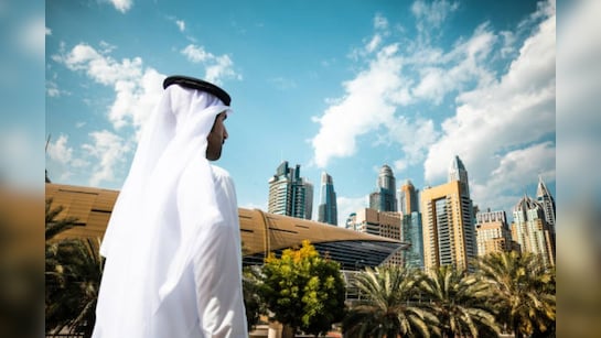 दुबईच्या अब्जाधीश शेखच्या मुलाने हॉटेलमध्ये भांडी का धुवली? हे ऐकून तुमचा अभिमानही तुटतो