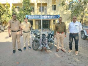 नांदेड : दोन मोटारसायकल चोरांना वाहनांसह अटक :