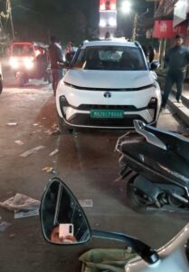 नांदेडमध्ये एका व्यापाऱ्याची पैशांनी भरलेली बॅग चोरट्यांनी चोरून नेली.