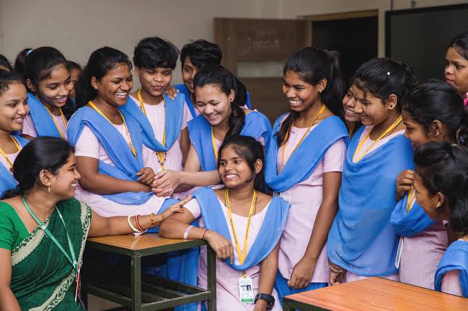 विद्यार्थ्यांना मारहाण आणि गप्पा मारण्यावर बंदी, उल्लंघनावर कडक कारवाई, शिक्षक आणि मुख्याध्यापकांसाठी जारी केल्या नव्या सूचना