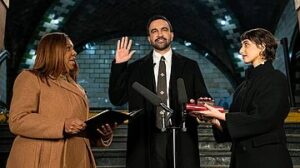 न्यूयॉर्क शहराचे पहिले मुस्लिम महापौर झहरान ममदानी यांनी कुराणावर हात ठेवून शपथ घेतली: