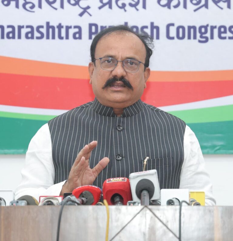 भाजप महायोतीची सत्तेची लालसा लोकशाही गिळंकृत करण्यापर्यंत गेली आहे.