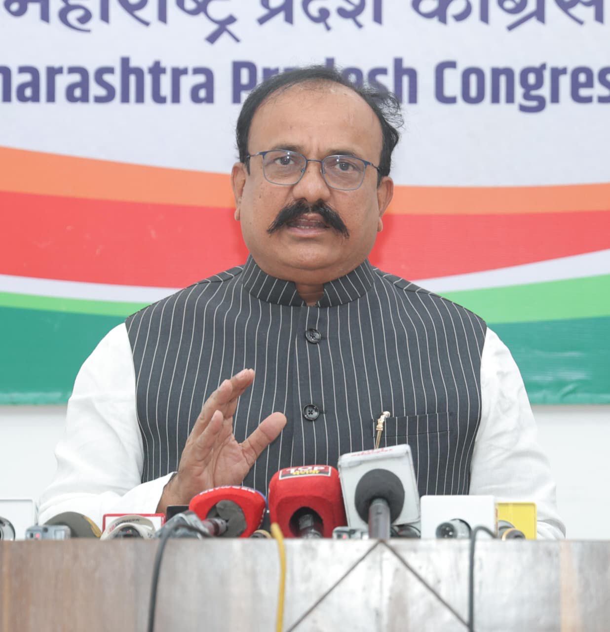 भाजप महायोतीची सत्तेची लालसा लोकशाही गिळंकृत करण्यापर्यंत गेली आहे.