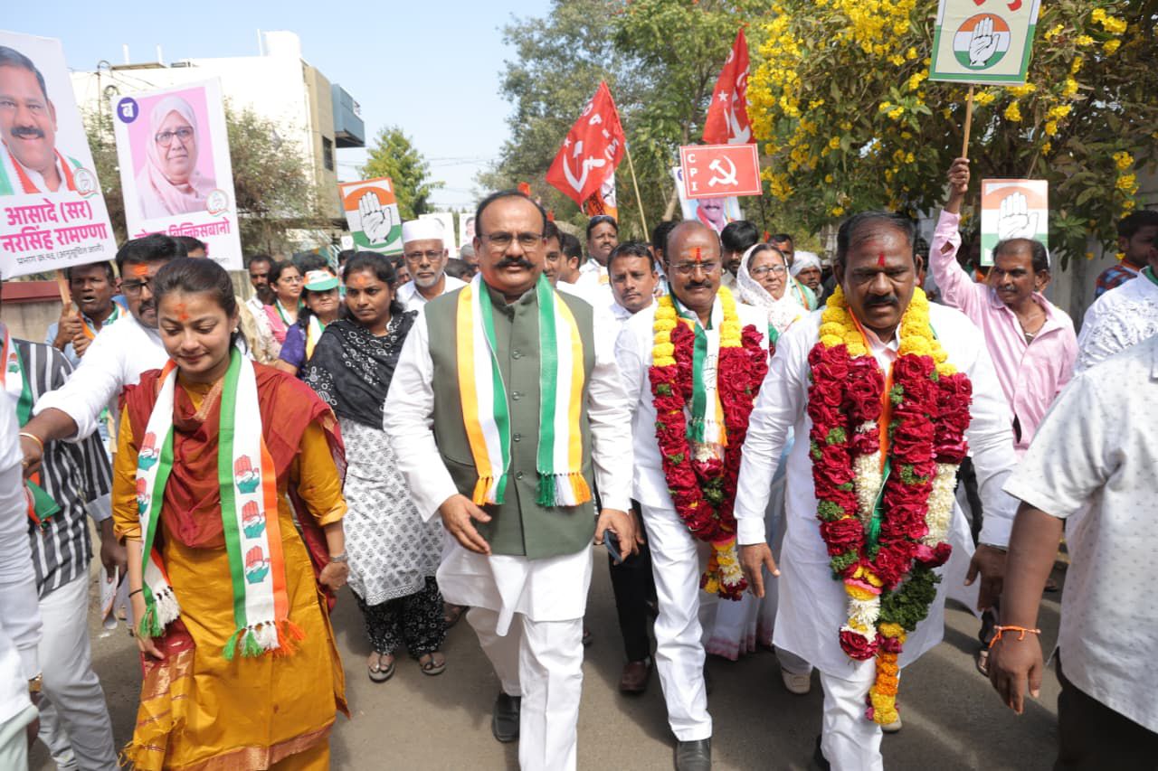 भाजपच्या बुलडोझरला न जुमानता काँग्रेस कार्यकर्ते ठाम :