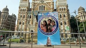 सार्वजनिक समस्या गायब, अदानी आणि मनी पॉवर निवडणुकीच्या राजकारणात वरचढ: