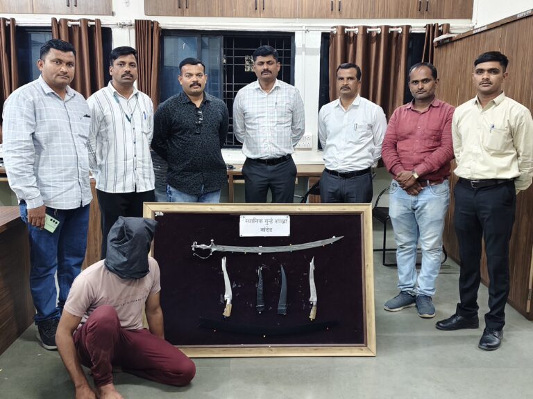 नांदेडमध्ये अवैध शस्त्रांसह तरुणाला अटक, दोन खंजीर, तलवार जप्त