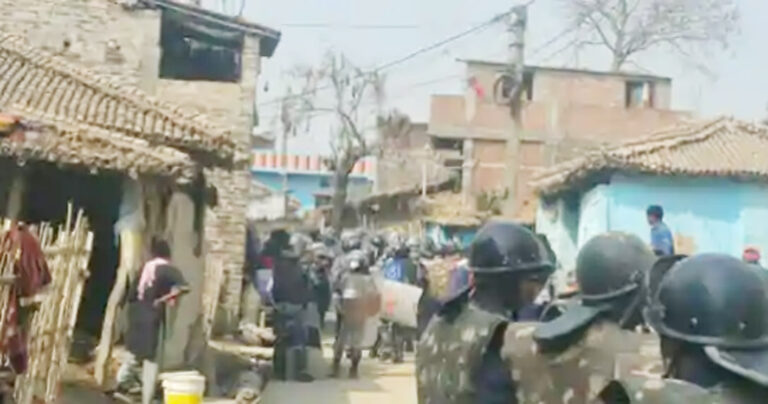 नेपाळमधील हिंदू. मुस्लिम संघर्षानंतर कर्फ्यू सुरूच होता