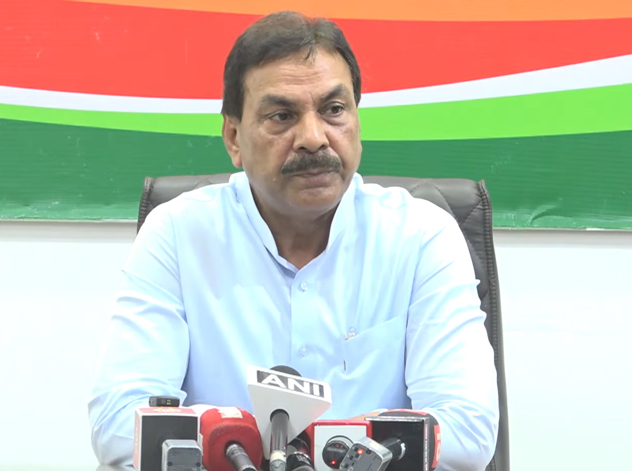 भाजप सरकार अल्पसंख्याक विरोधी असून मुस्लिम आणि इतर अल्पसंख्याक समाजाला ५ टक्के आरक्षण काढून विकासापासून दूर ठेवण्याचा प्रयत्न : नसीम खान