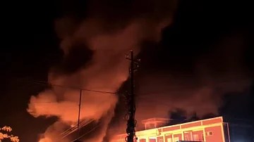 मणिपूरमध्ये आणखी एक हिंसाचार, गोळीबार आणि जाळपोळ झाल्यानंतर आणखी दोन जिल्ह्यांमध्ये संचारबंदी लागू, इंटरनेट सेवा निलंबित.