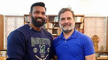 ‘मुहम्मद दीपक’ यांची राहुल गांधींसोबत दिल्लीत भेट, ‘प्रत्येक माणूस समान’ असा संदेश, कोट दुआरला येण्याचे आश्वासन ‘मुहम्मद दीपक’ यांची राहुल गांधींसोबत दिल्लीत भेट, ‘प्रत्येक माणूस समान’ असा संदेश, कोट दुआरला येण्याचे आश्वासन