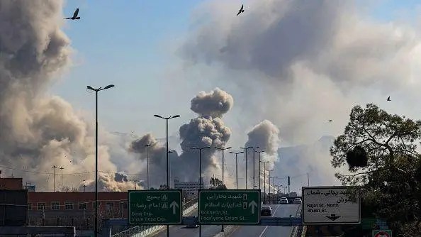 अझरबैजान विमानतळावर कथित इराणचा ड्रोन हल्ला, अबुधाबीमध्ये ढिगारा पडल्याने पाकिस्तानी नागरिकांसह सहा जण जखमी