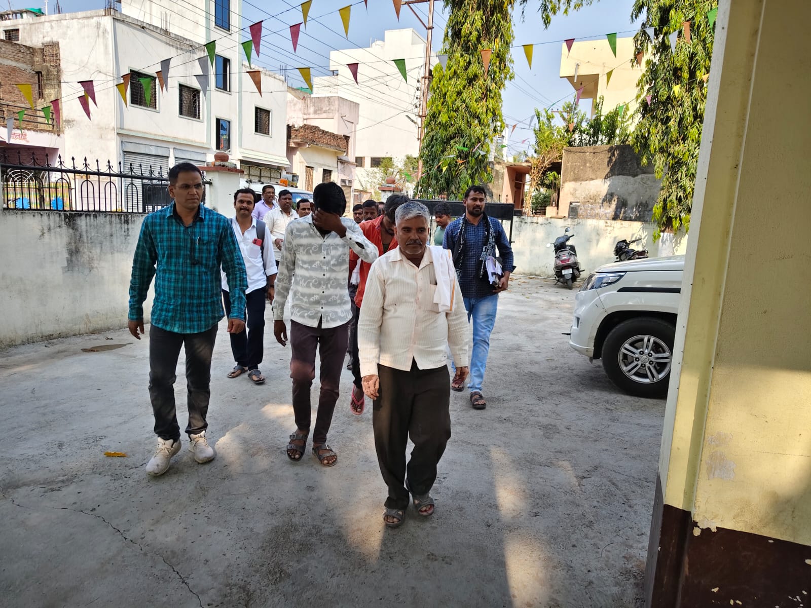 नांदेड आणि लातूर येथील मटका अड्ड्यावर पोलिसांचे छापे, अडीच लाख रुपयांसह ९४ हजार रुपयांचा माल जप्त