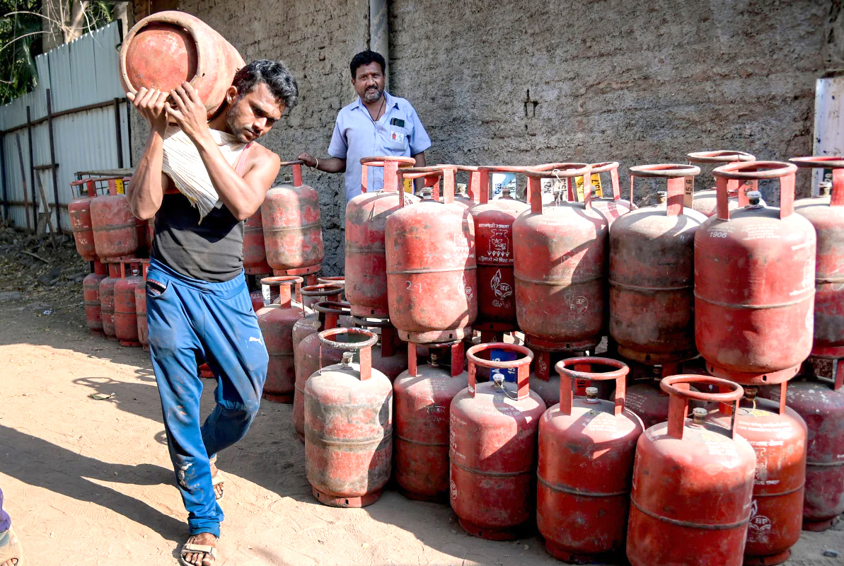 नांदेड : घरगुती गॅस सिलिंडरचा पुरवठा नेहमीप्रमाणे सुरू, नागरिकांनी कोणत्याही प्रकारचे ‘पॅनिक बुकिंग’ करू नये.