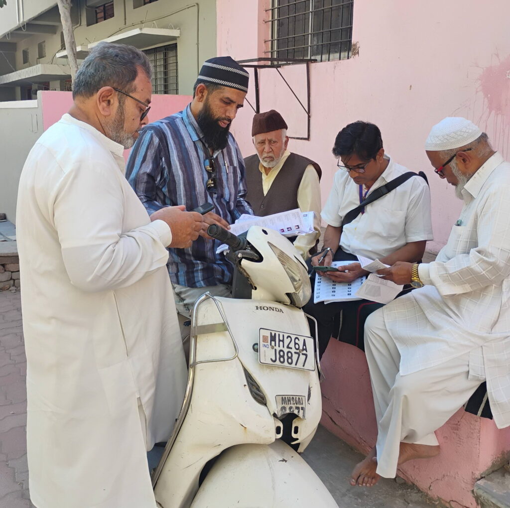 नांदेड : मतदार यादीतील नावांचे मॅपिंग सुरू असून, ३१२ बीएलओ शाळांमधील काही शिक्षकांशी संपर्क होत नाही.